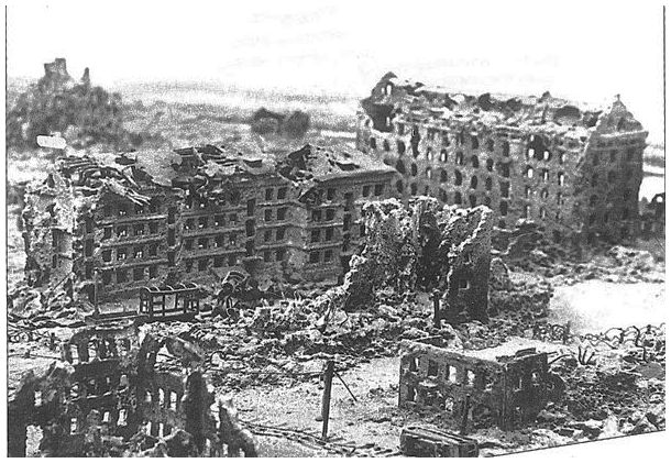 http://xenite.files.wordpress.com/2011/12/stalingrad-battle-second-world-war-destruction-rare-photos-amazing.jpg
